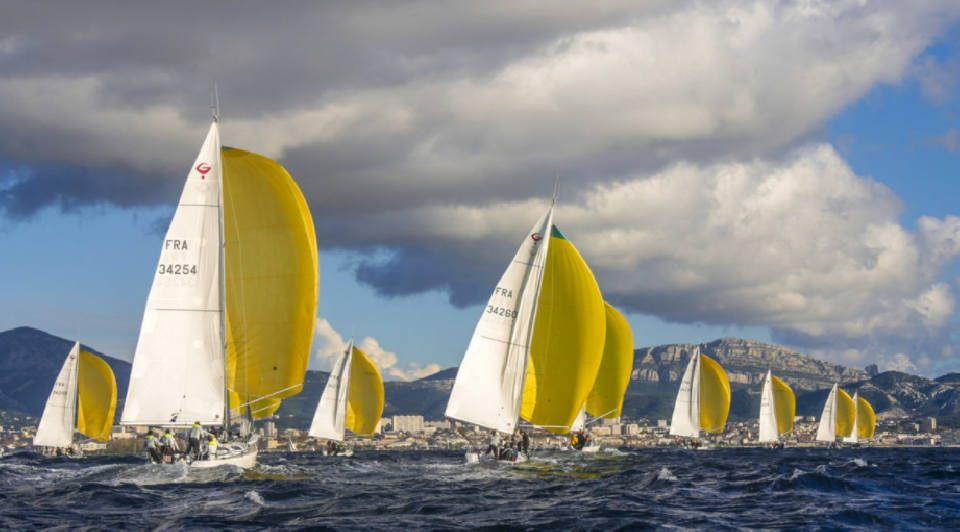 Régate dans la baie de Barcelone 